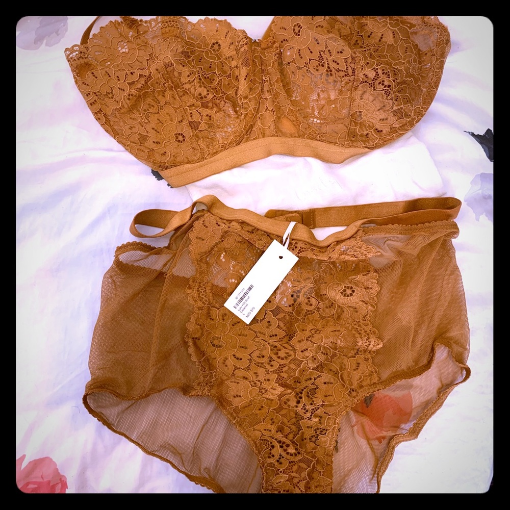 Lonely Lulu lingerie set in Caramel.